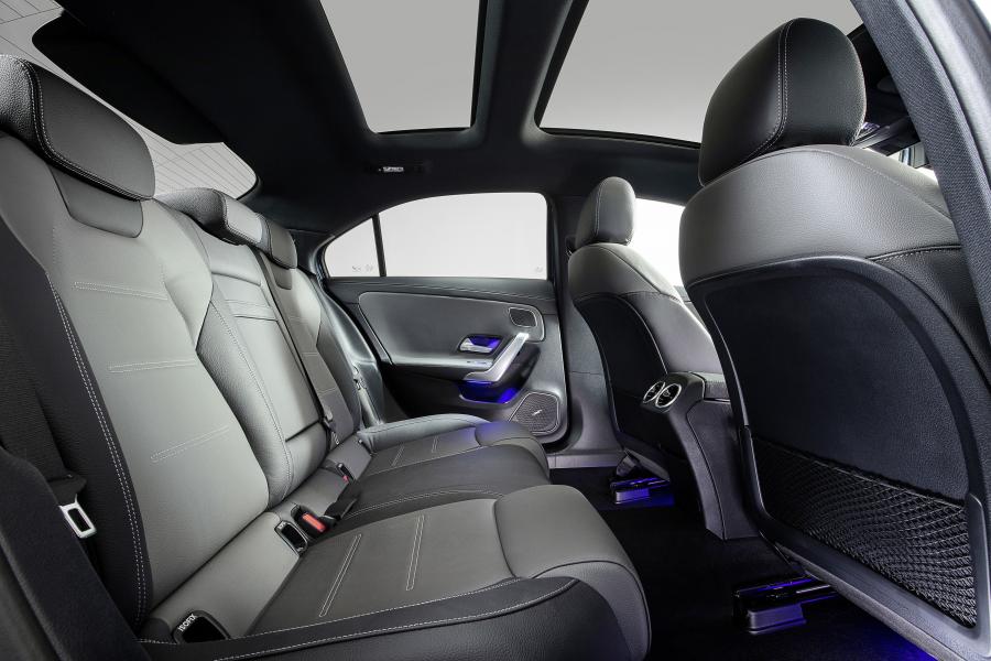 Интерьер Mercedes-AMG A35 L 4Matic (Z177) 2019 года  (CN) (фото 5 из 40)